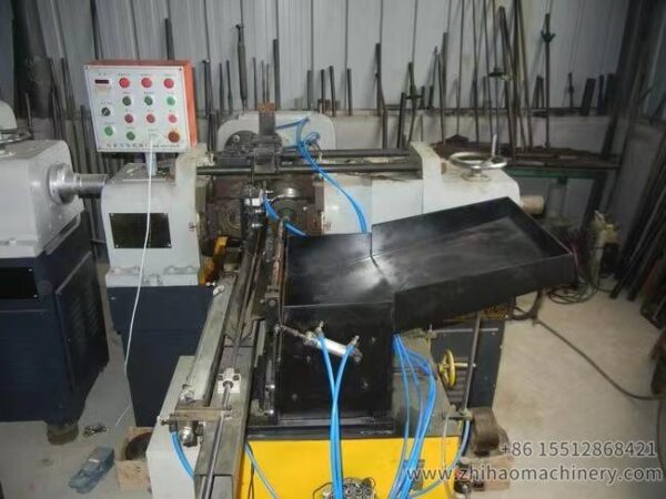 Automatic feeder for thread rolling machine used